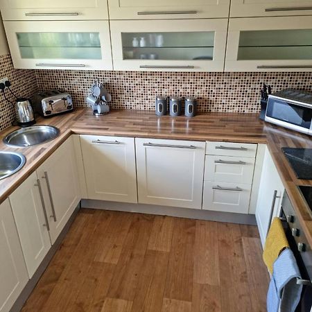 Lovely 2 Bedroom Serviced Apartment With Parking Mansfield Exterior photo